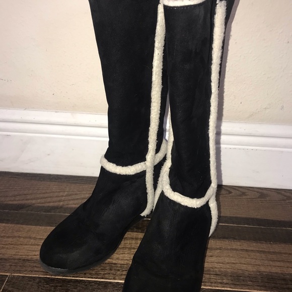 Boots - Picture 3 of 6